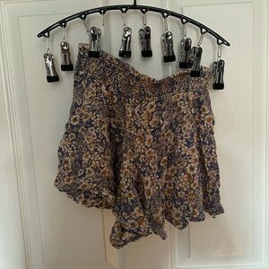 Women’s scort